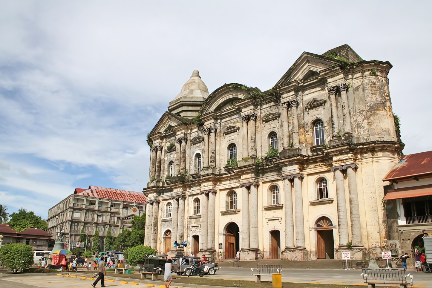 Basilica Minore de San Martin de Tours, Taal, Batangas