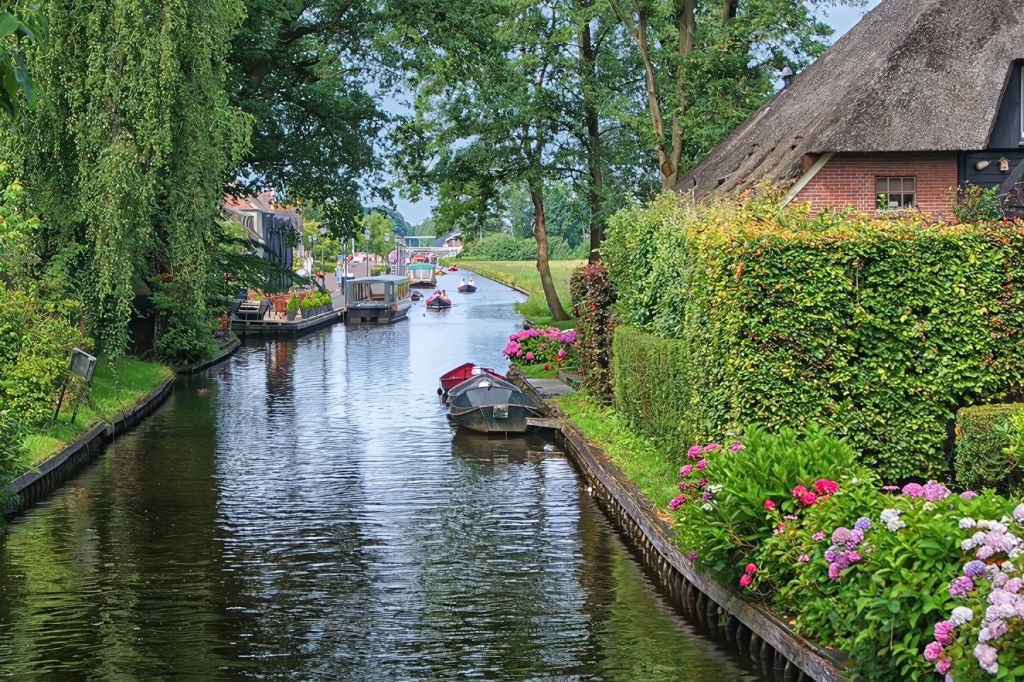 Giethoorn Day Trip: Top Activities in the Venice of the Netherlands