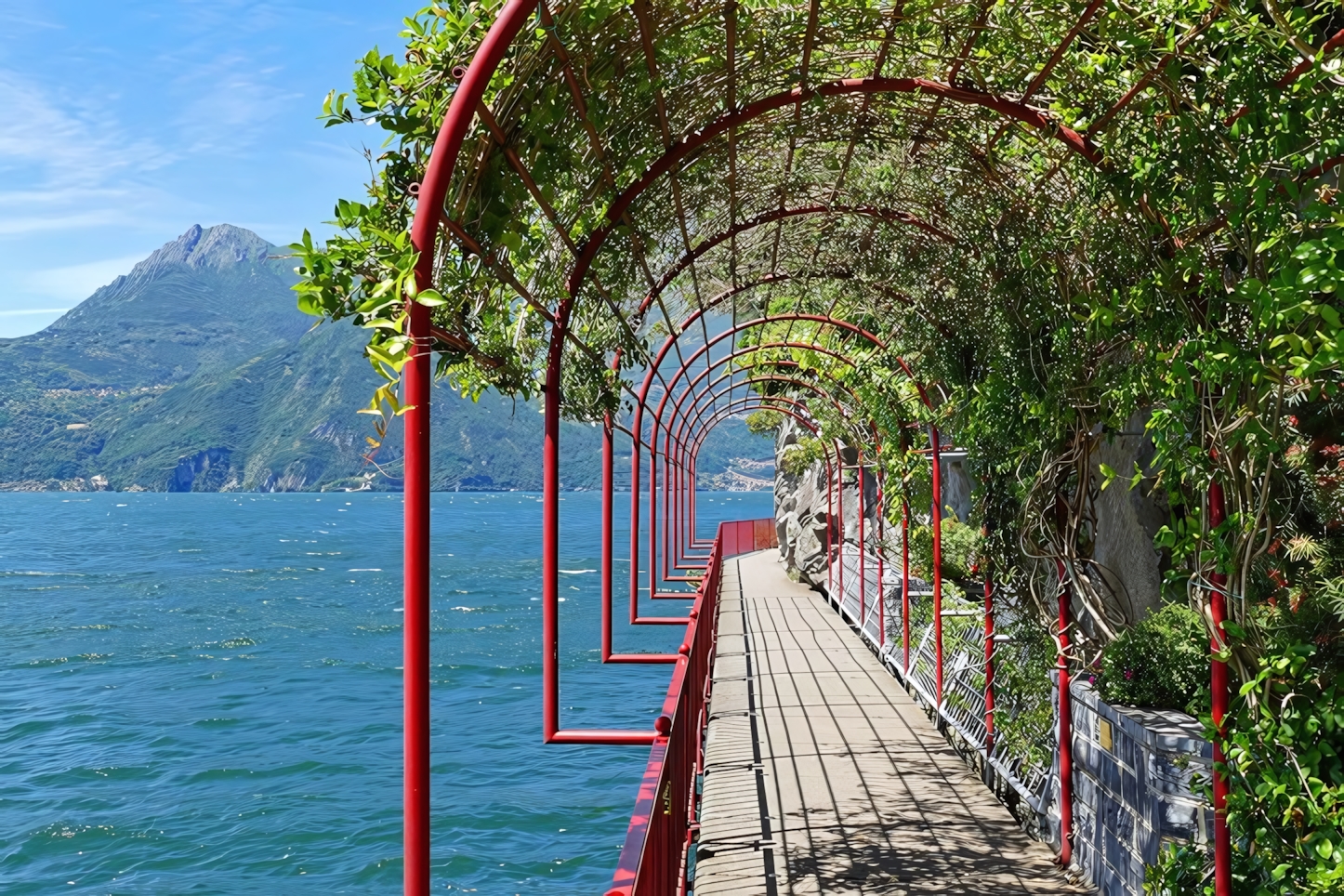 Lakefront, Como