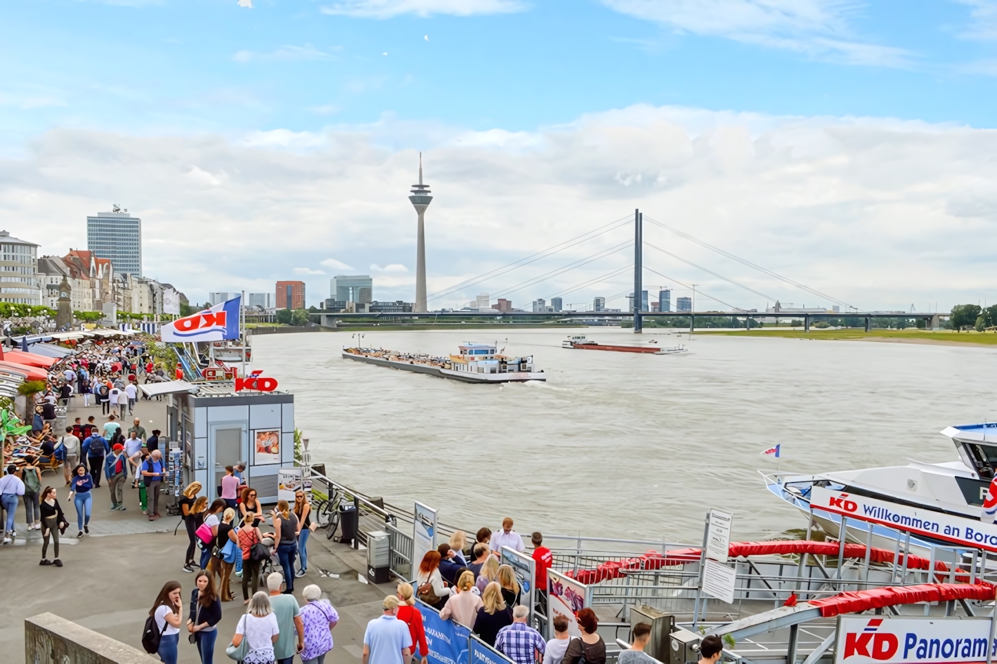 Rheinuferpromenade, Dusseldorf