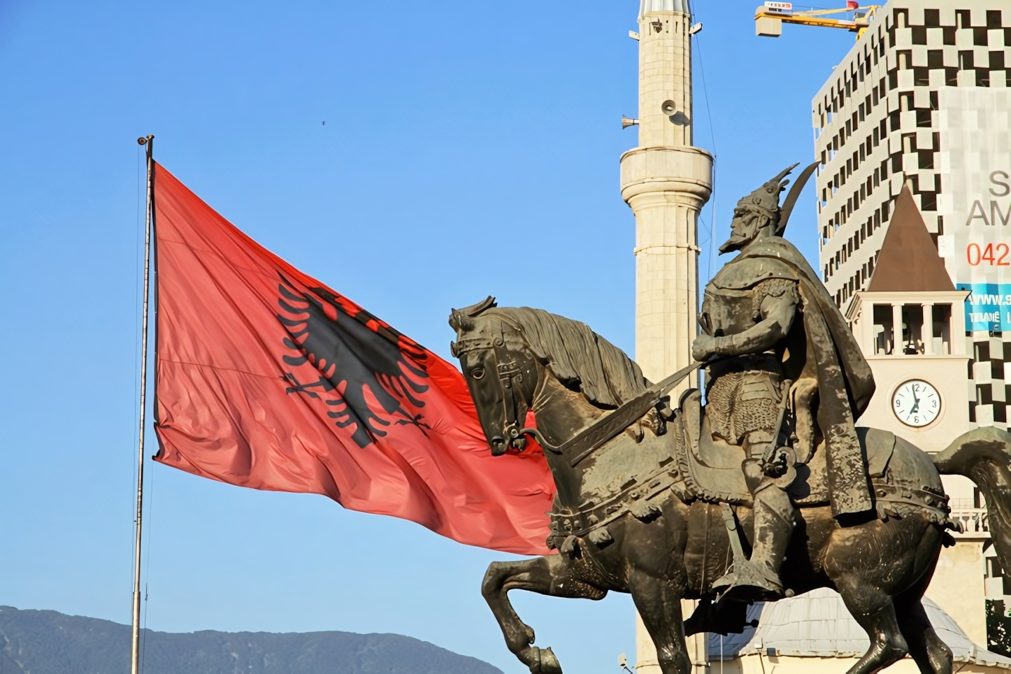 Skenderbeg statue, Tirana