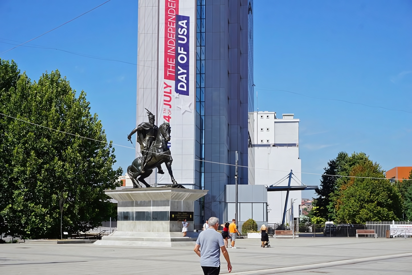 Skenderbeu Square, Pristina