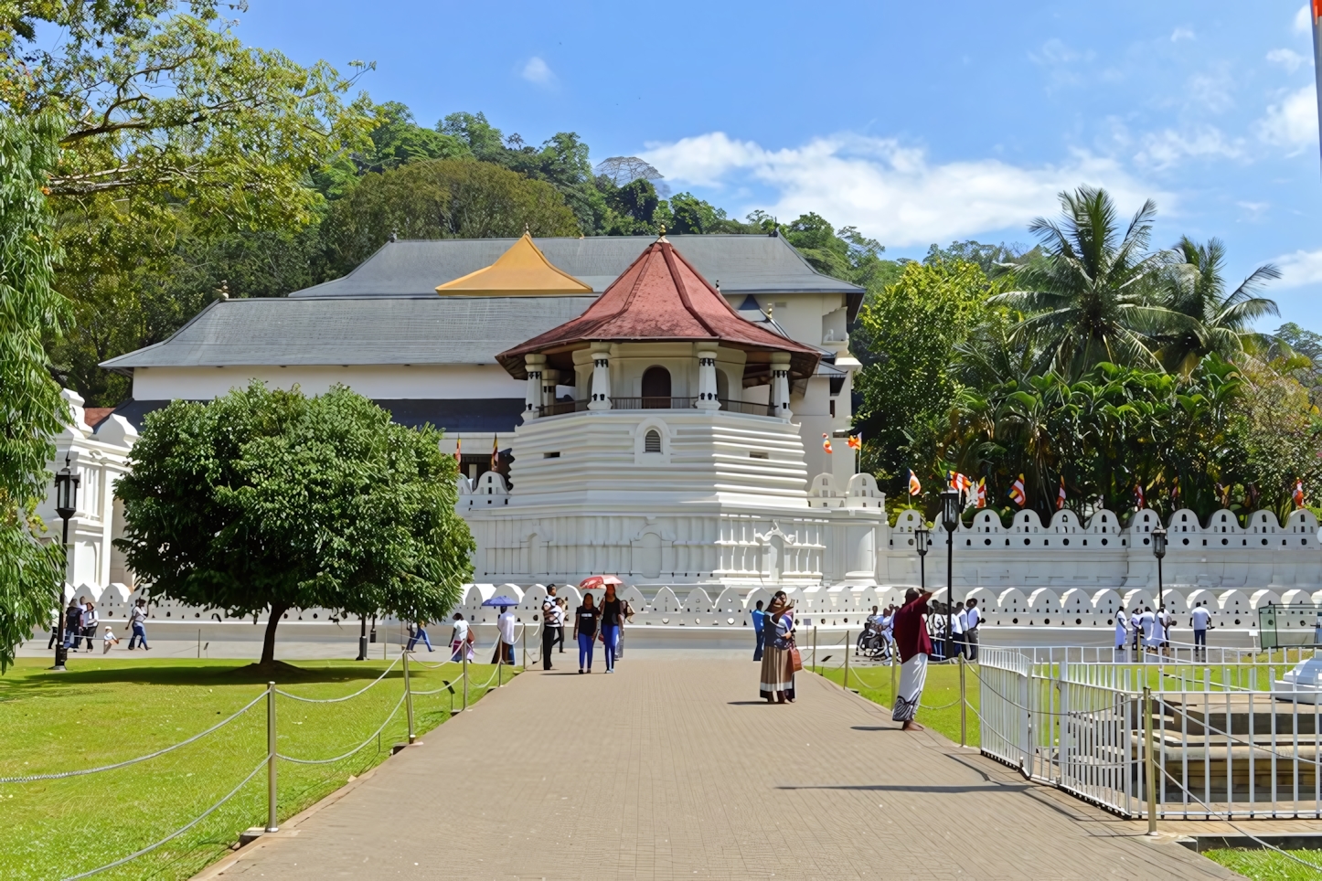 Temple of the Sacred Tooth, Kandy